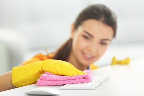 Deep cleaning service in W6 for bathroom and floors